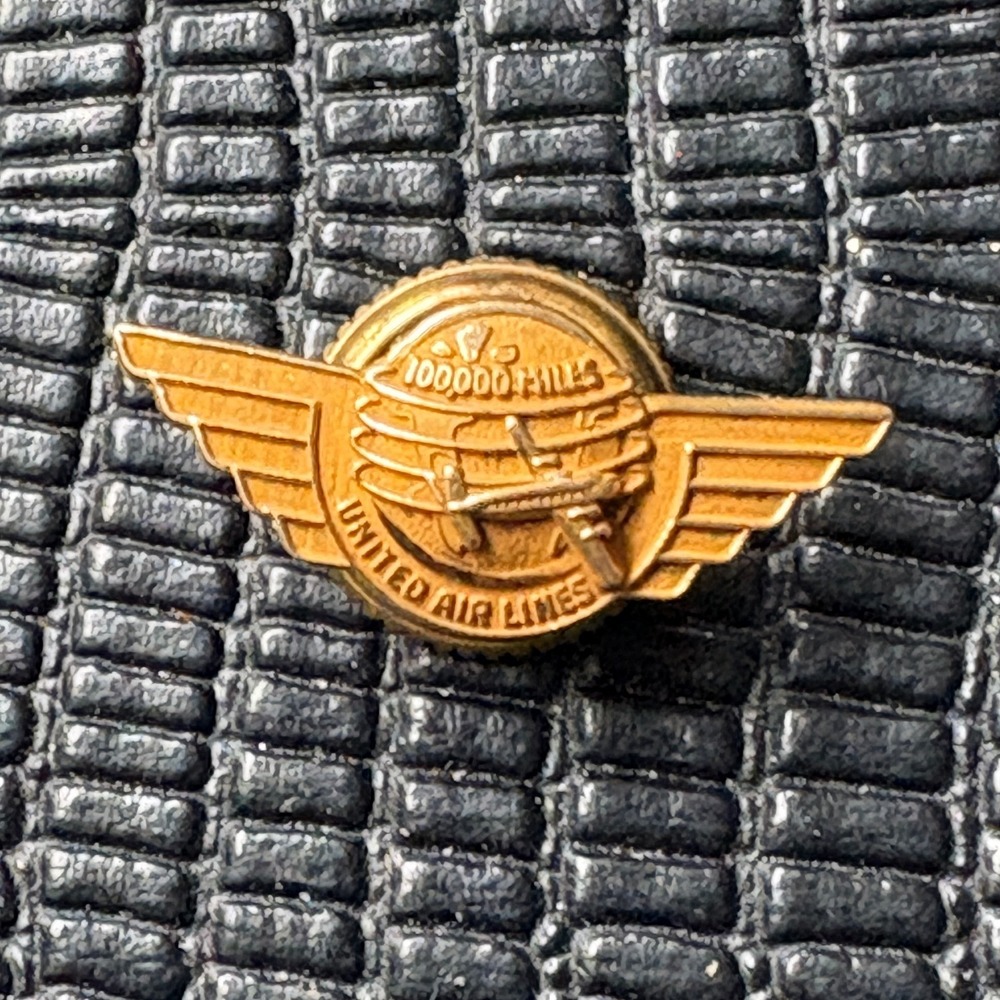 Vintage United Air Lines 100000 Miles Pin 1/10 10K Gold Filled Wings Screw Back